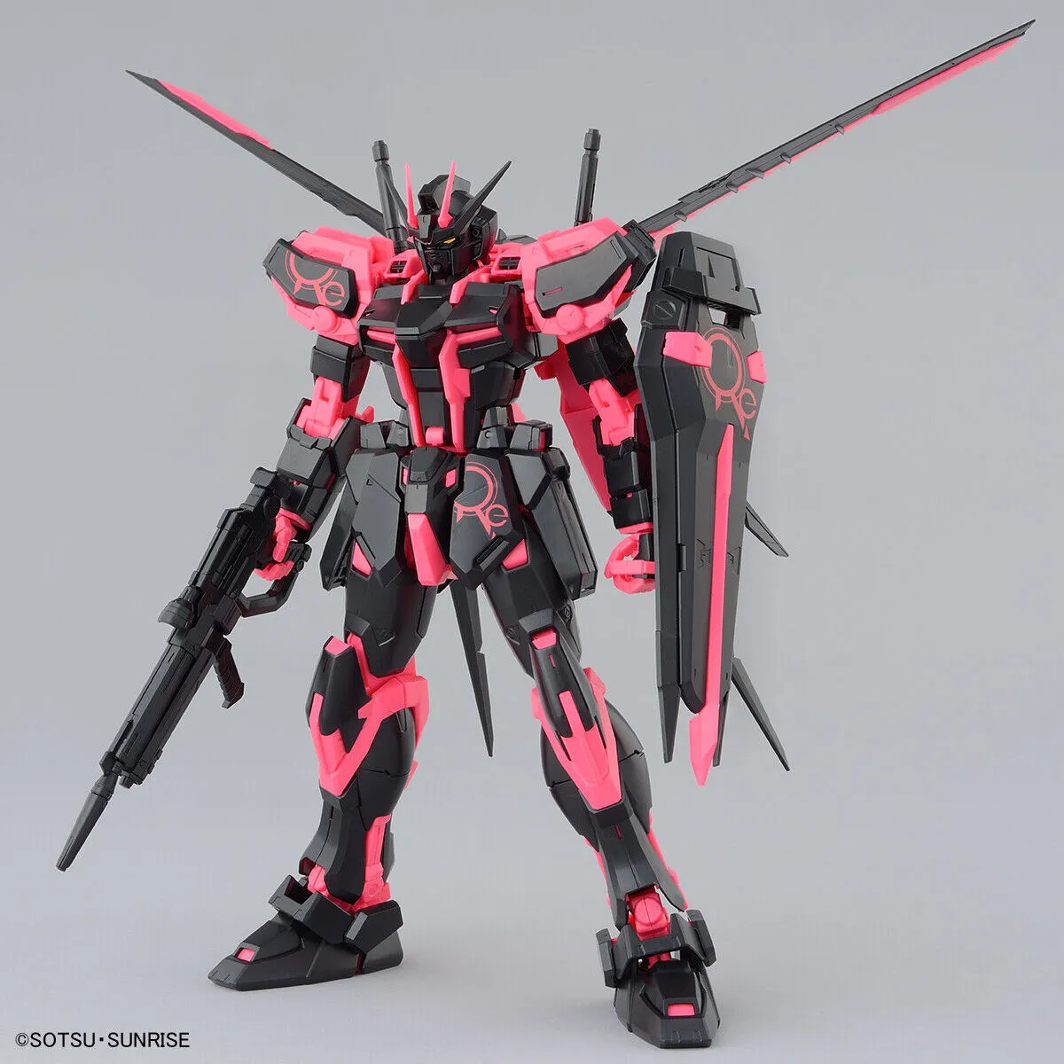 Gundam 1/100 MG Aile Strike Gundam Ver. RM (Recirculation Color / Neon Pink) Model Kit Exclusive Community Member